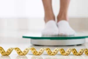 cuál es el porcentaje de grasa corporal hombre y mujer normal