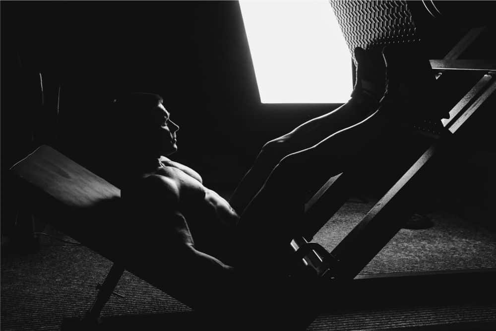 cómo hacer la sentadilla hack