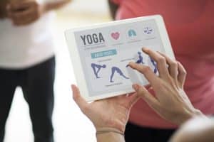 cuánto cobra un profesor de yoga