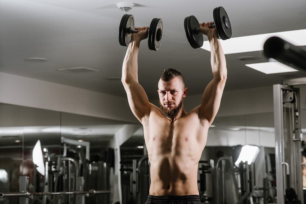 press arnold con mancuernas