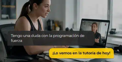 Curso de entrenador personal 17 Alumna resolviendo una duda en una tutoría online con su profesora