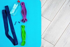 abdominales con cuerda o banda elástica