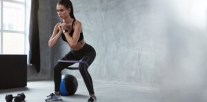 Ejercicios con gomas elásticas para piernas y glúteos